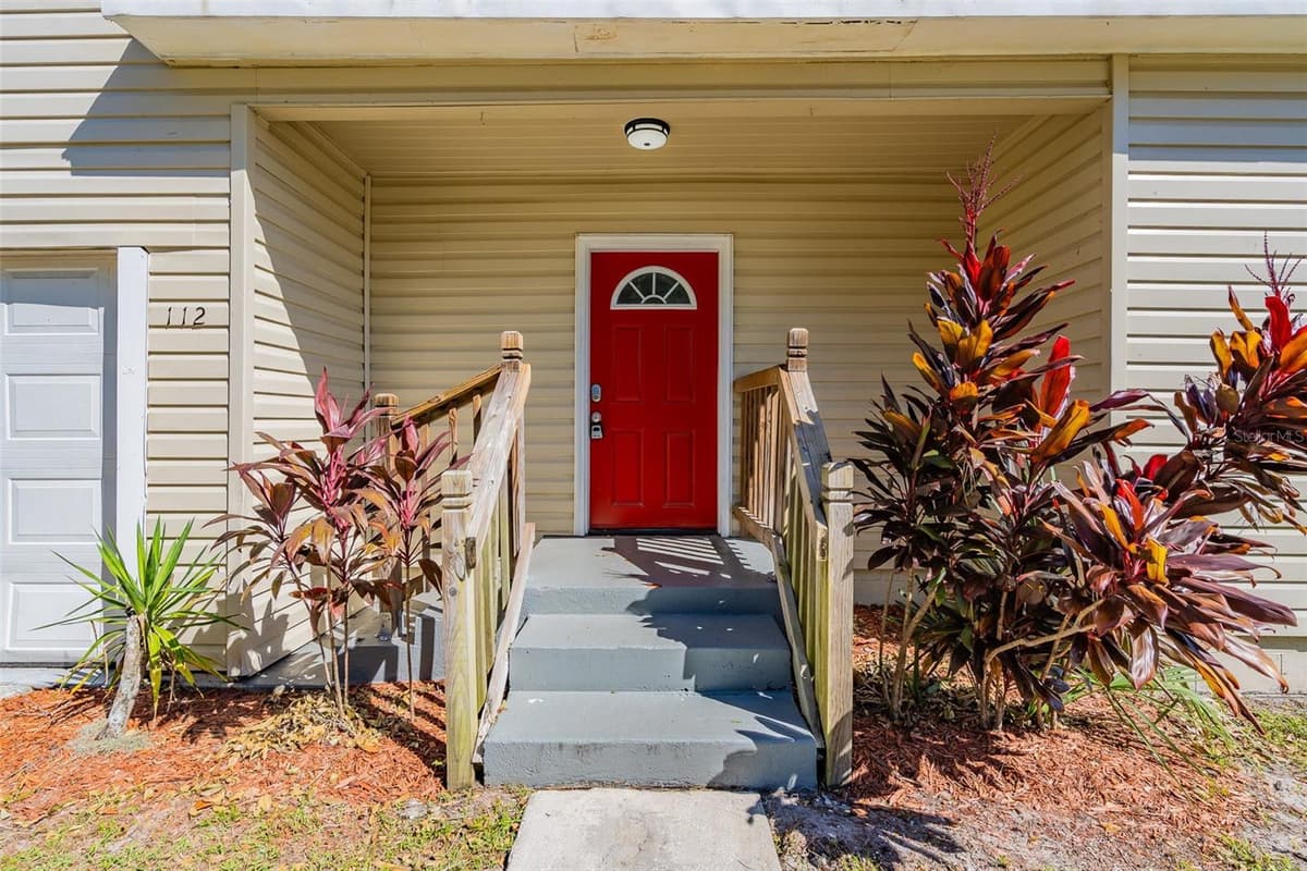 112 MOSS STREET — photo 4 of 30