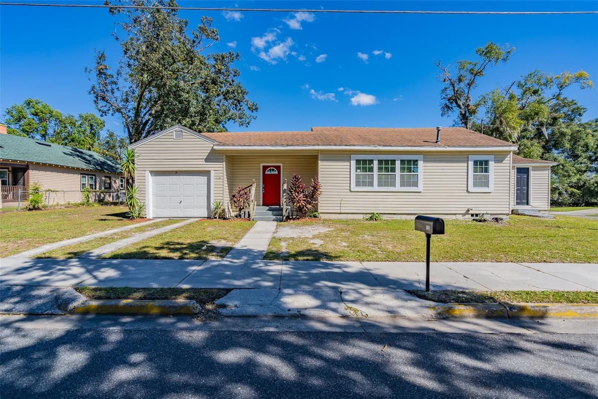 112 MOSS STREET — photo 1 of 30