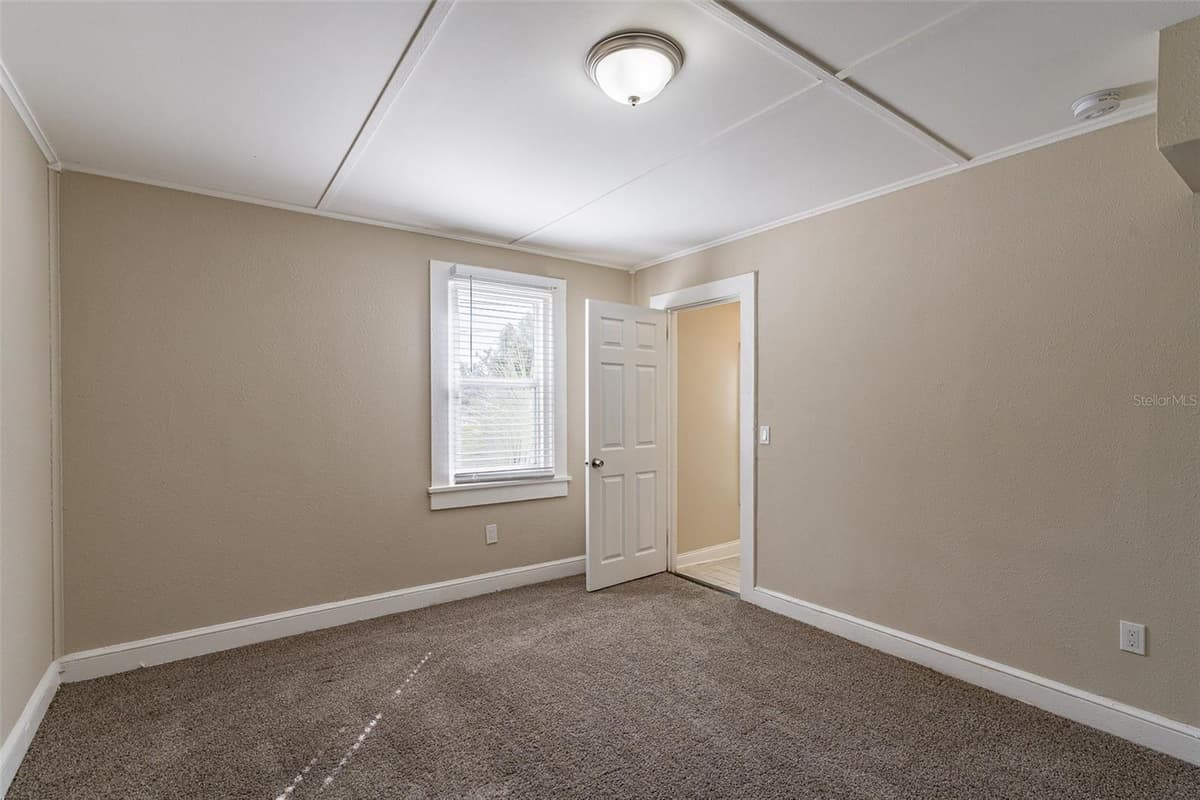 112 MOSS STREET — photo 15 of 30