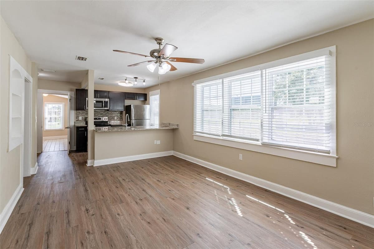 112 MOSS STREET — photo 8 of 30