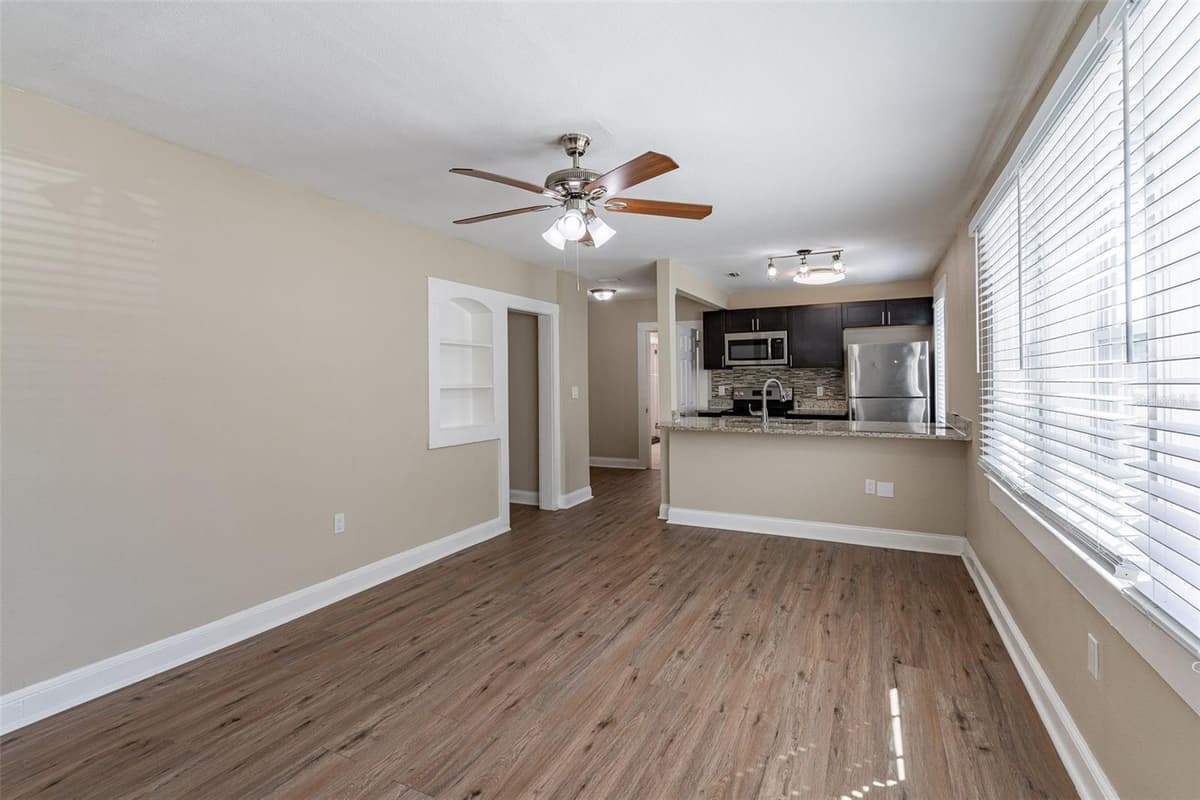 112 MOSS STREET — photo 9 of 30