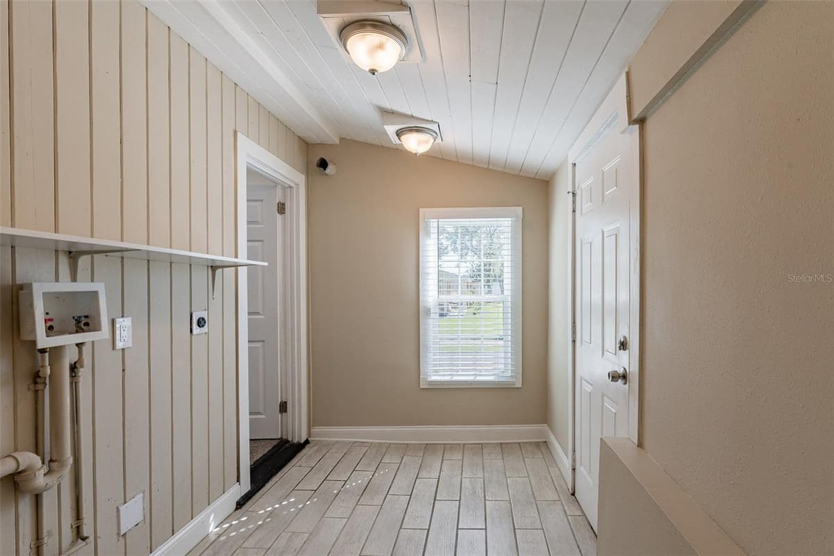 112 MOSS STREET — photo 26 of 30