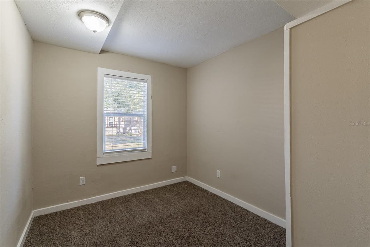 112 MOSS STREET — photo 20 of 30