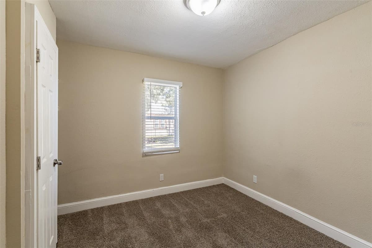 112 MOSS STREET — photo 17 of 30