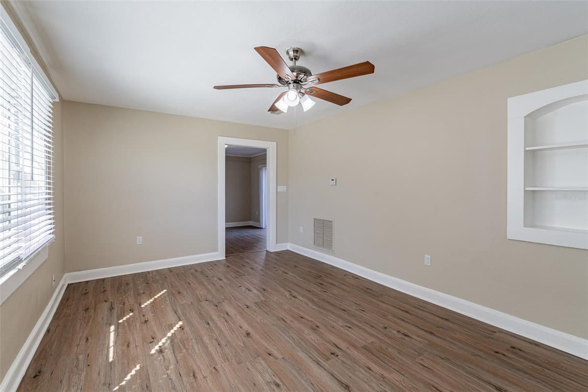 112 MOSS STREET — photo 11 of 30