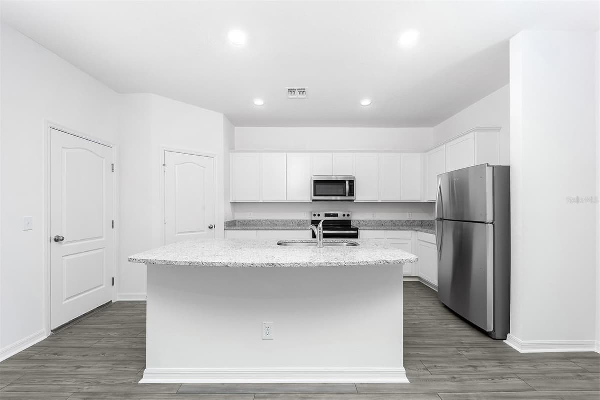 3728 BERGAMOT STREET — photo 8 of 21