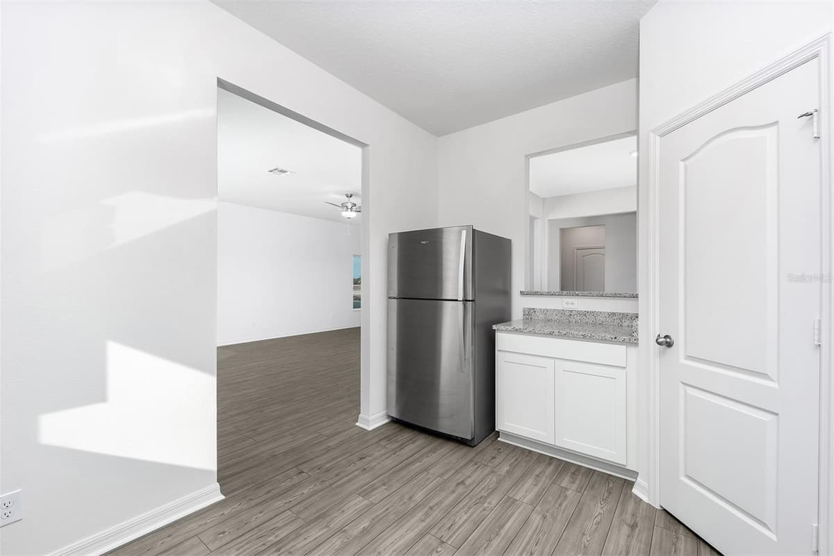 3732 BERGAMOT STREET — photo 4 of 19