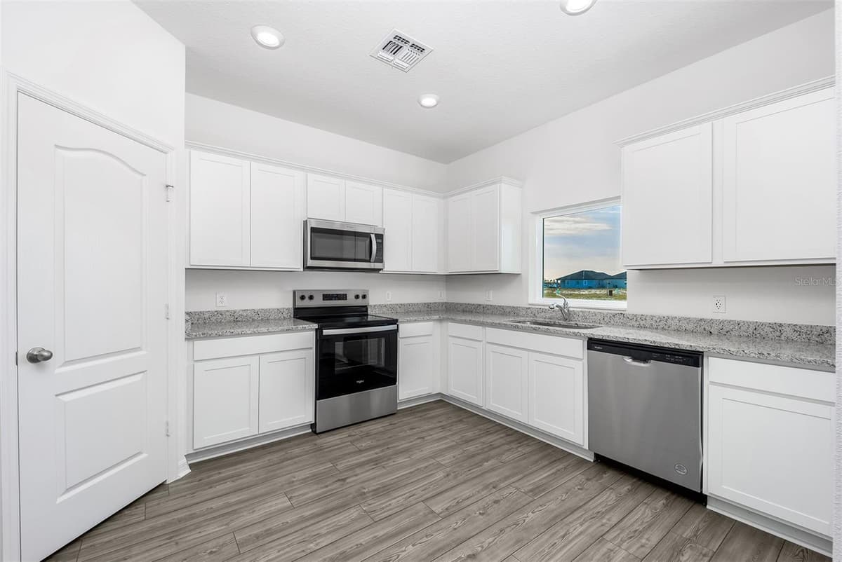 3732 BERGAMOT STREET — photo 2 of 19