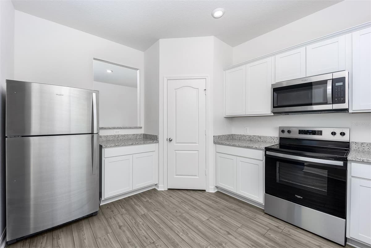 3732 BERGAMOT STREET — photo 3 of 19