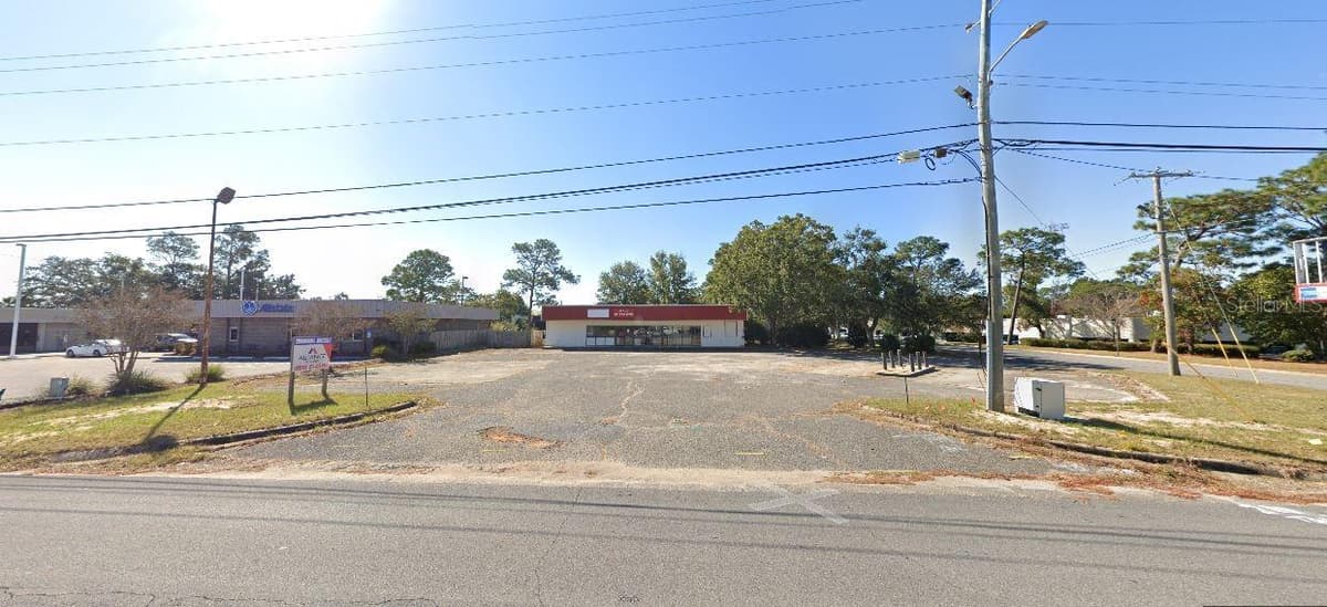 1167 COLLEGE BOULEVARD — photo 4 of 5