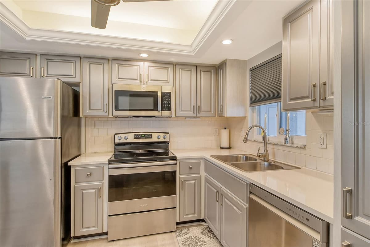 2607 RIVERBLUFF PARKWAY — photo 15 of 59