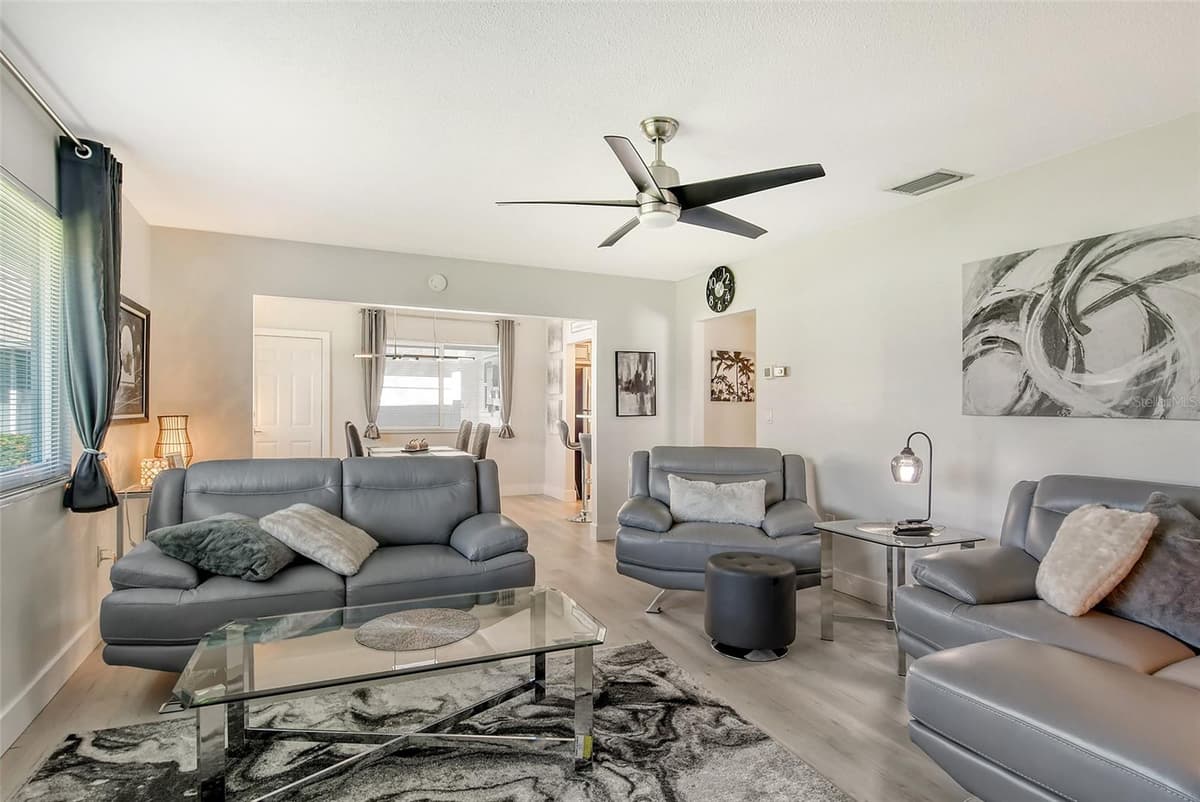 2607 RIVERBLUFF PARKWAY — photo 9 of 59