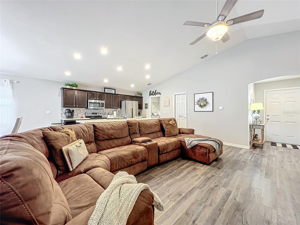 653 PERSIAN DRIVE — photo 10 of 49