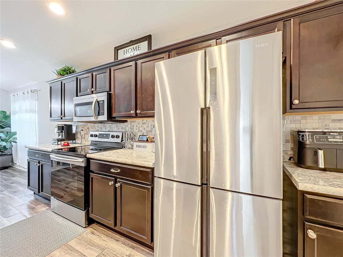 653 PERSIAN DRIVE — photo 15 of 49