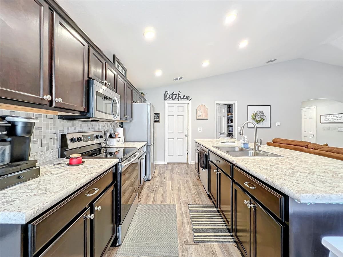 653 PERSIAN DRIVE — photo 14 of 49