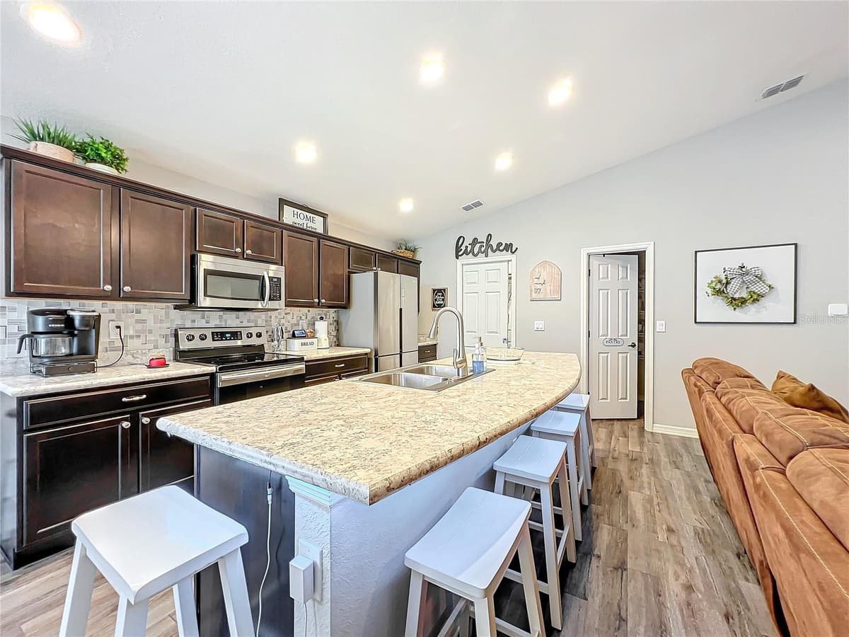 653 PERSIAN DRIVE — photo 13 of 49