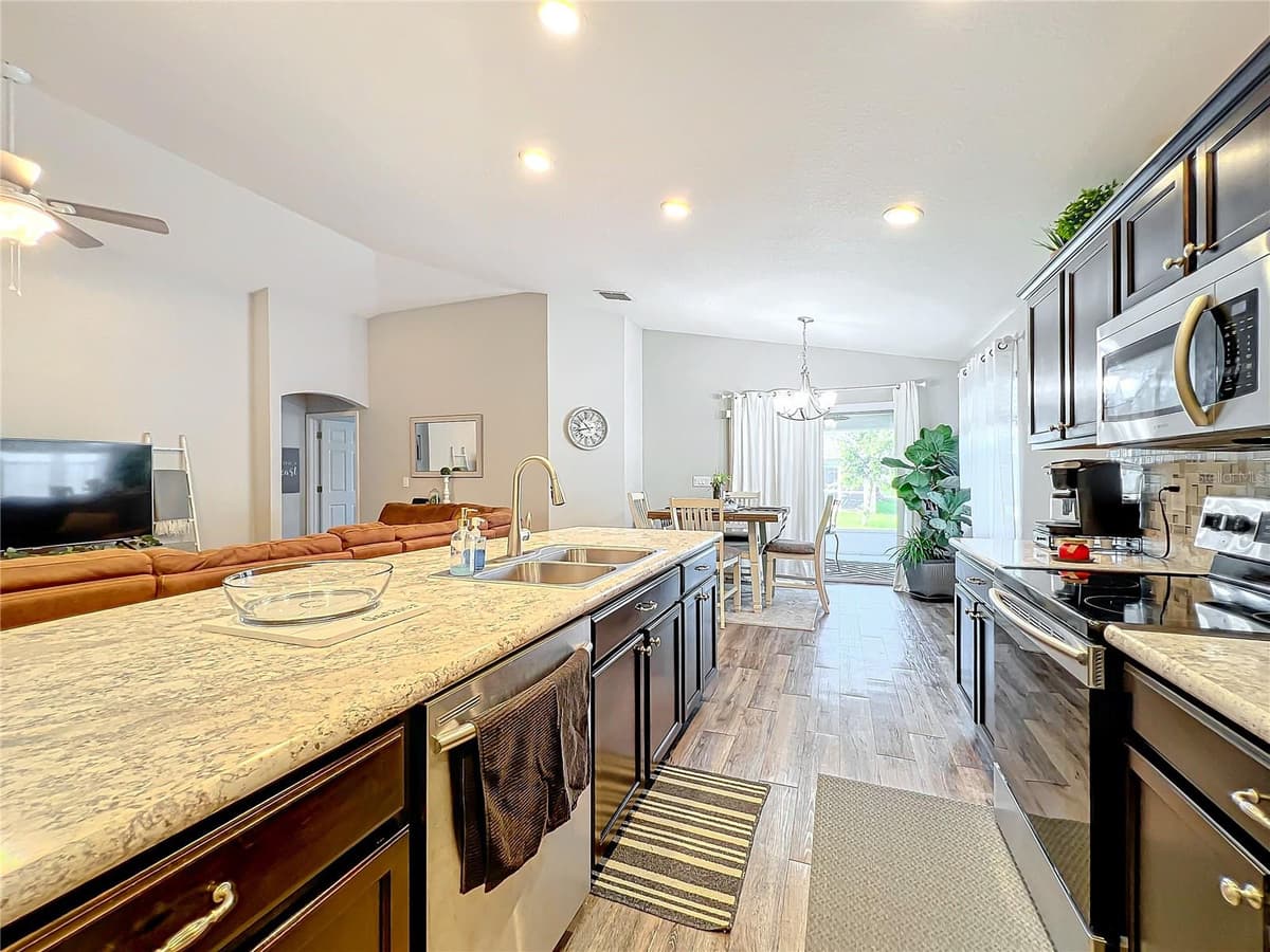 653 PERSIAN DRIVE — photo 16 of 49