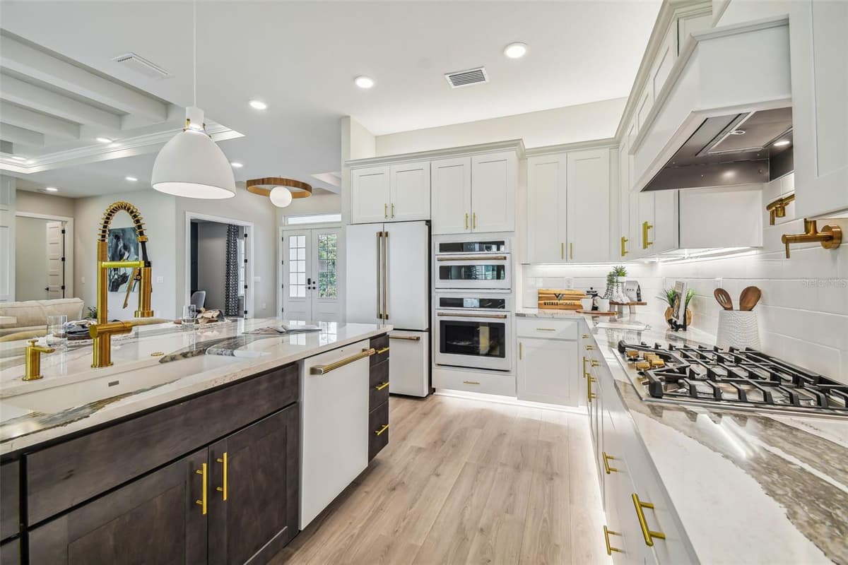 6406 SUMMIT VIEW DRIVE — photo 11 of 59