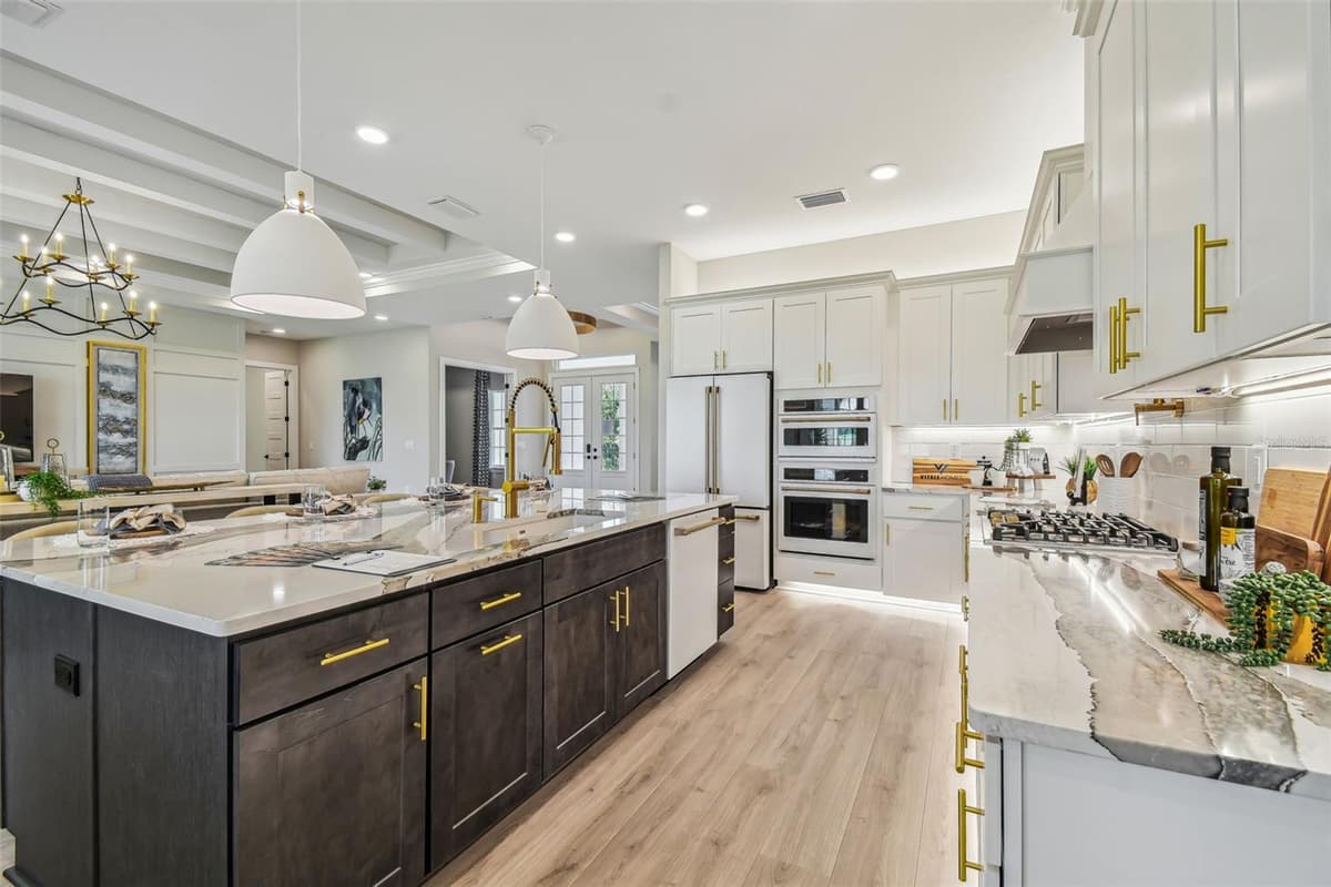 6406 SUMMIT VIEW DRIVE — photo 10 of 59