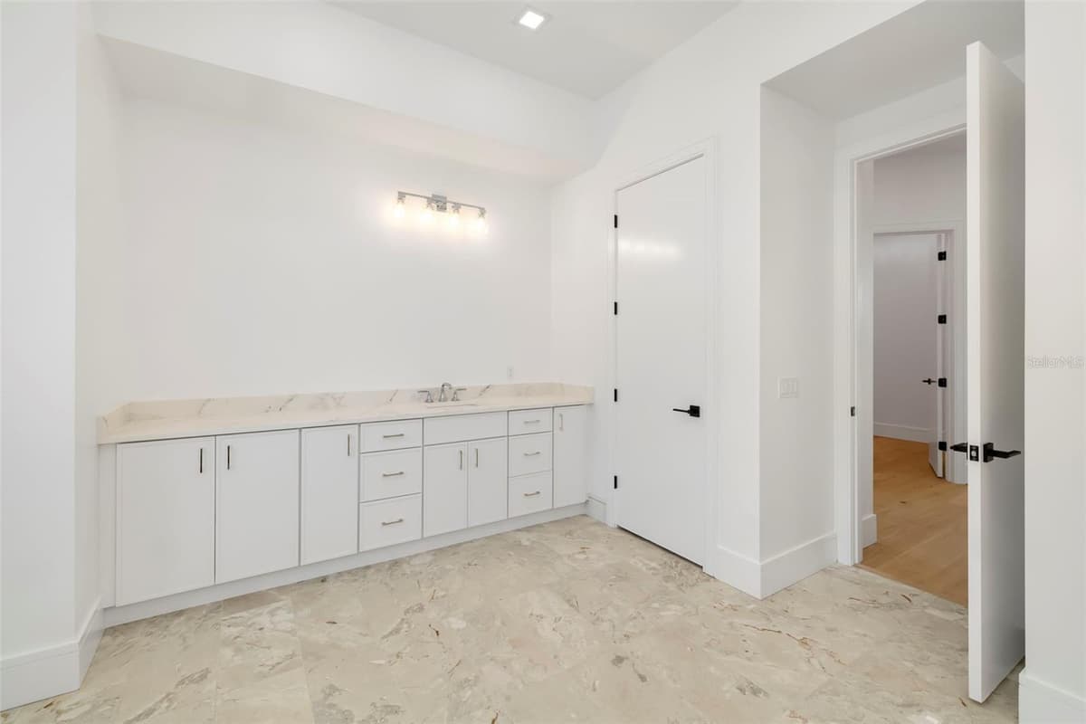 4431 CAMINO REAL — photo 20 of 80
