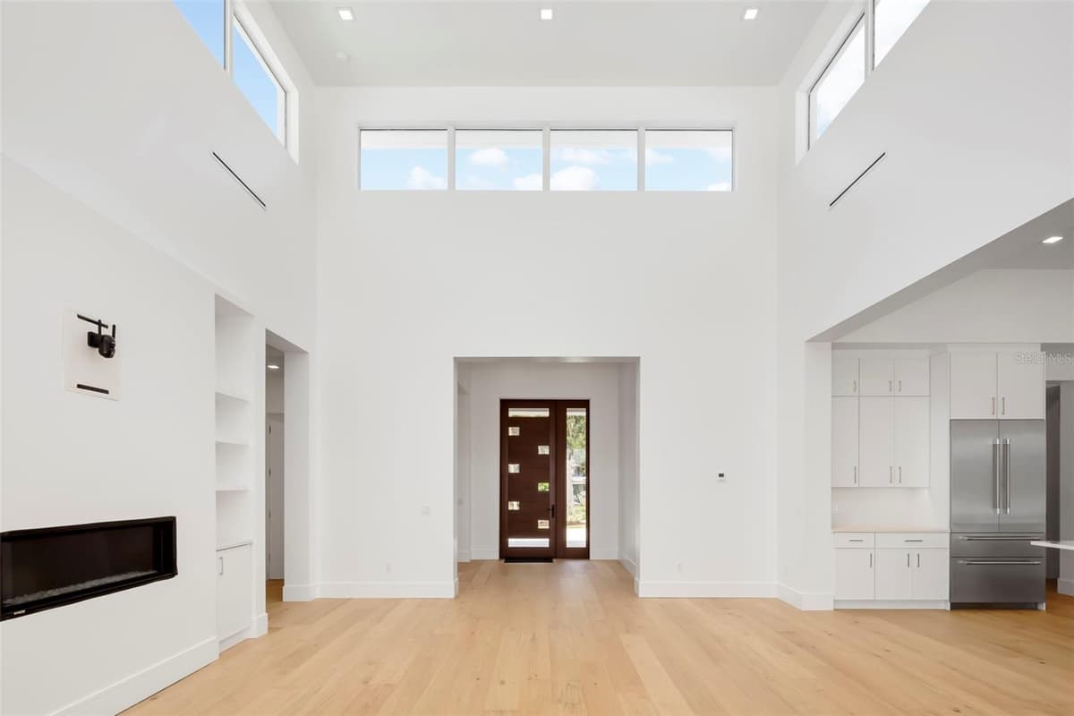 4431 CAMINO REAL — photo 9 of 80