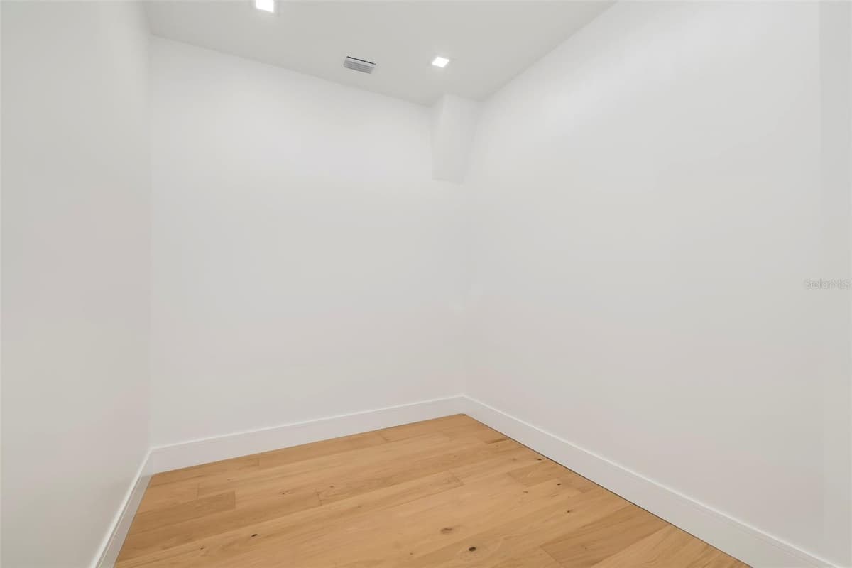 4431 CAMINO REAL — photo 16 of 80