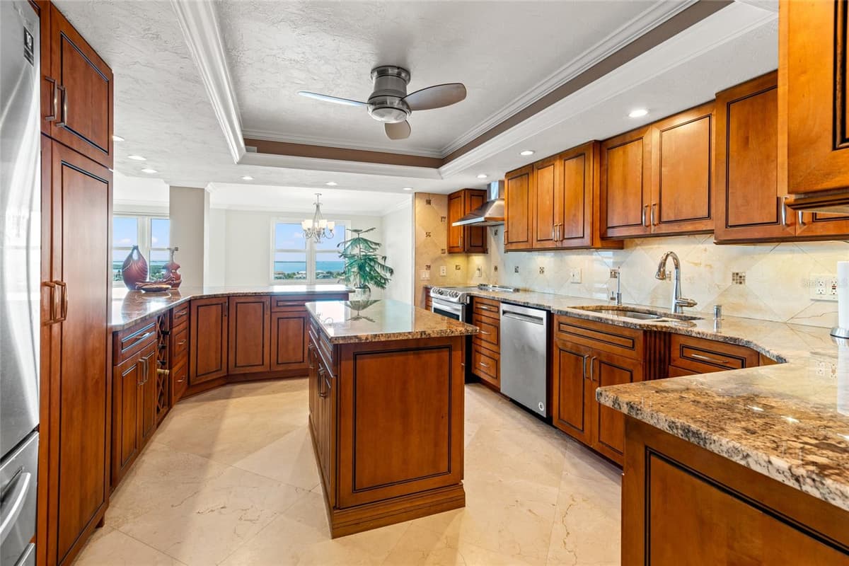 5200 BRITTANY DRIVE — photo 9 of 48