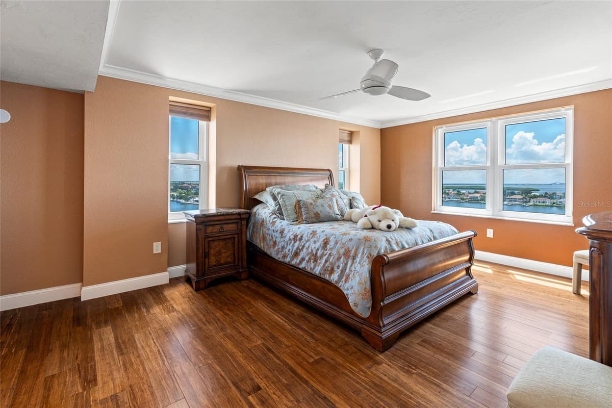5200 BRITTANY DRIVE — photo 12 of 48