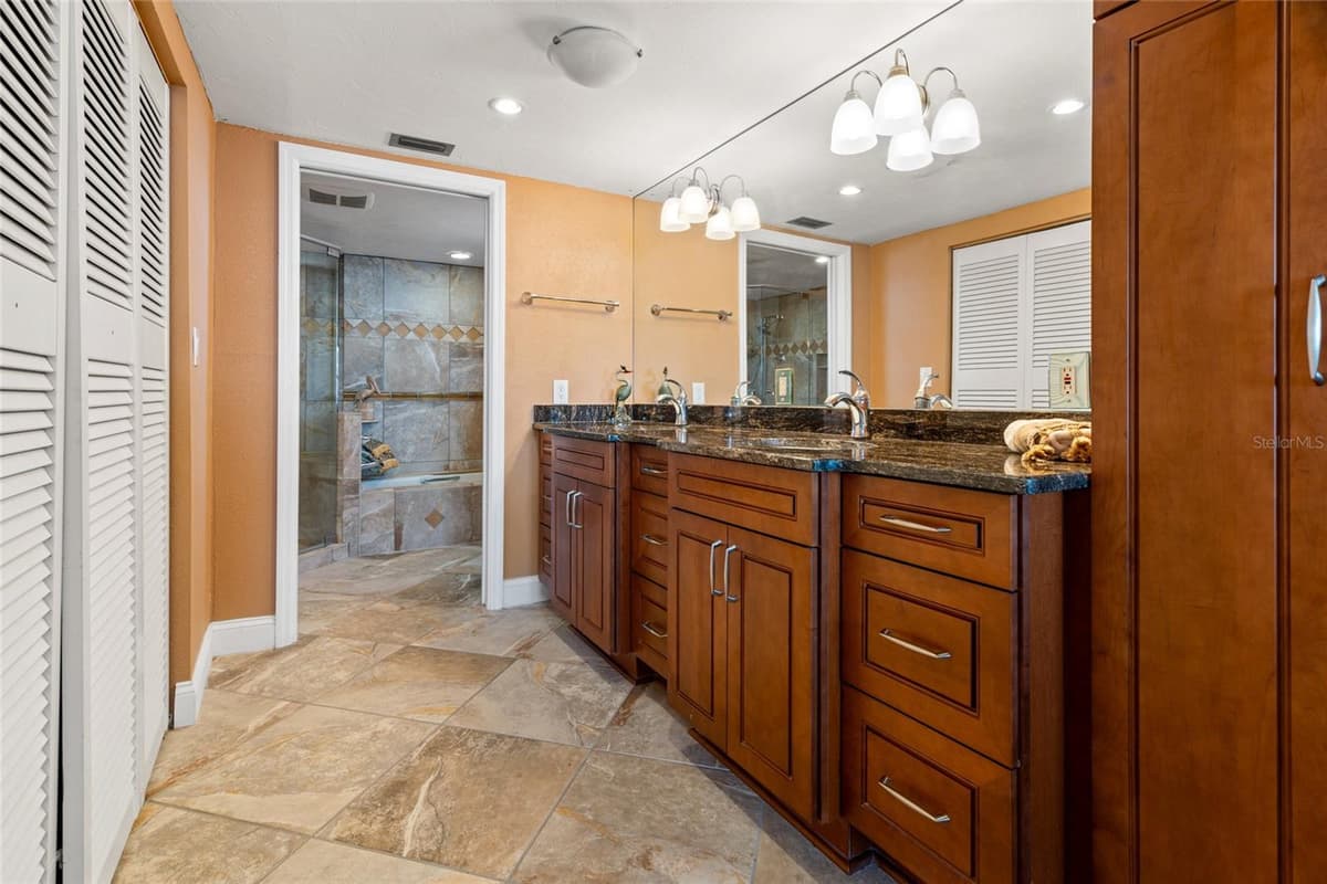 5200 BRITTANY DRIVE — photo 14 of 48