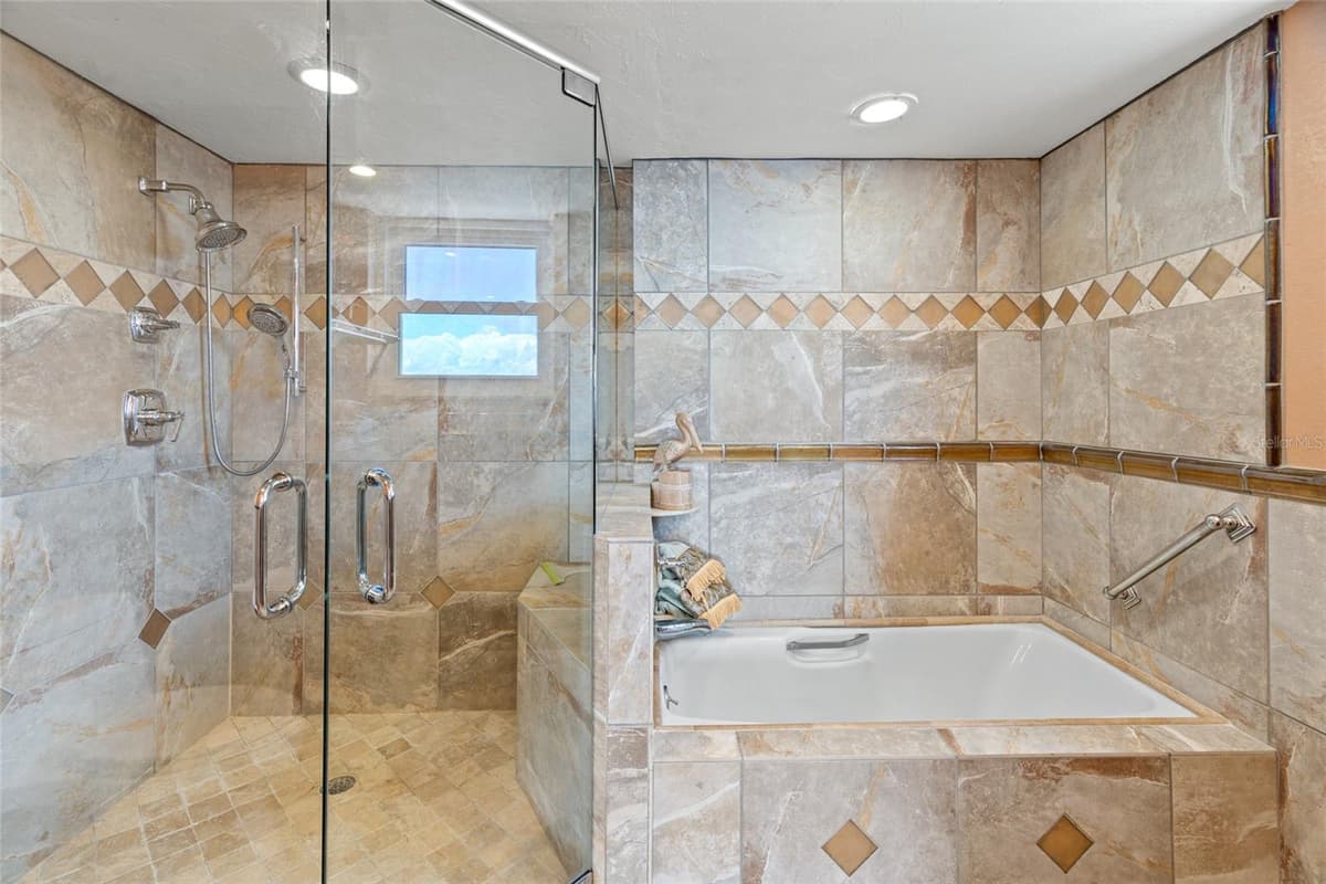 5200 BRITTANY DRIVE — photo 15 of 48