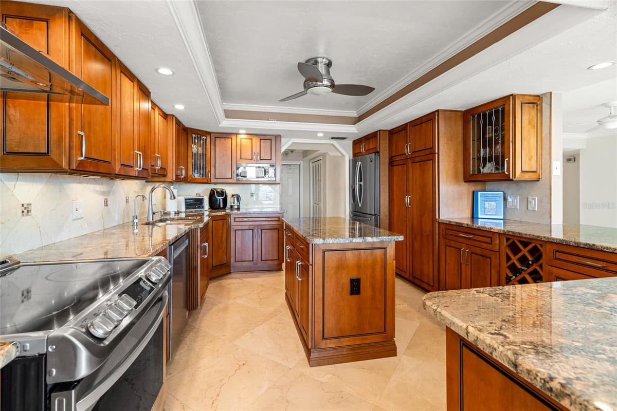 5200 BRITTANY DRIVE — photo 8 of 48