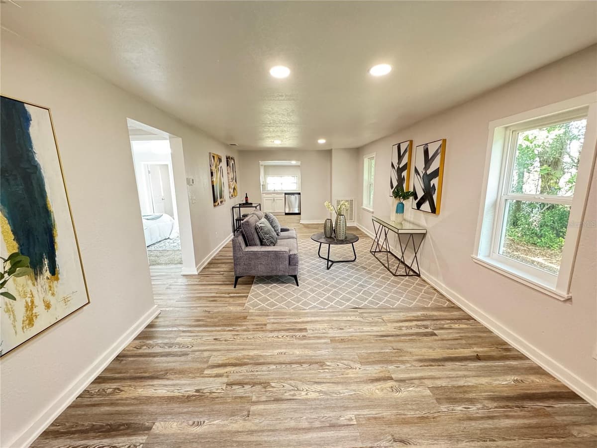 620 OAK STREET — photo 3 of 27