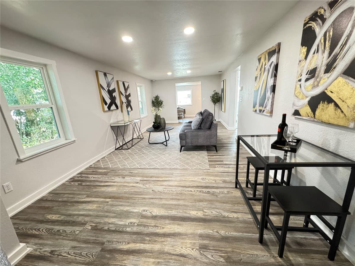 620 OAK STREET — photo 5 of 27