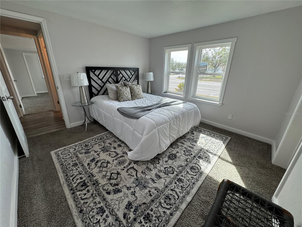 620 OAK STREET — photo 12 of 27