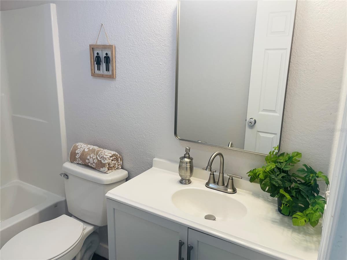620 OAK STREET — photo 13 of 27