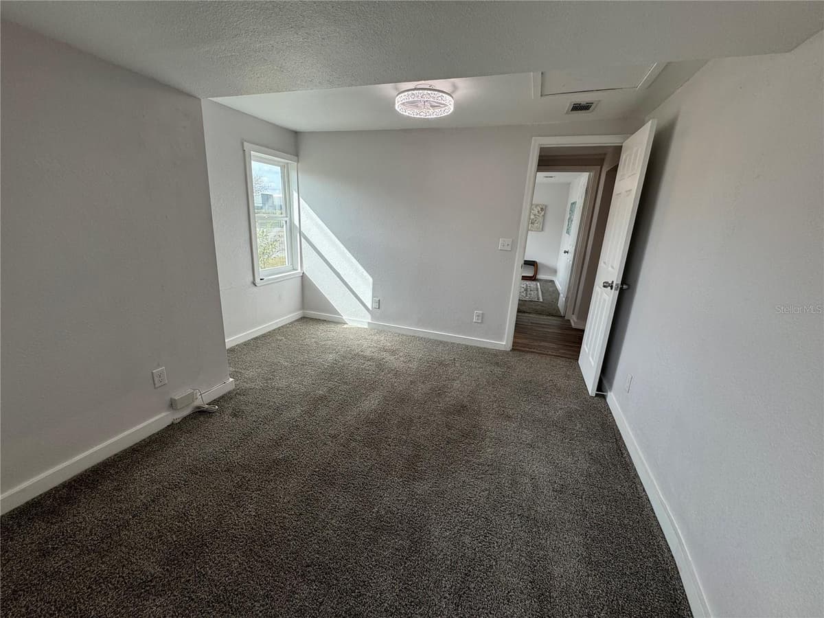 620 OAK STREET — photo 16 of 27