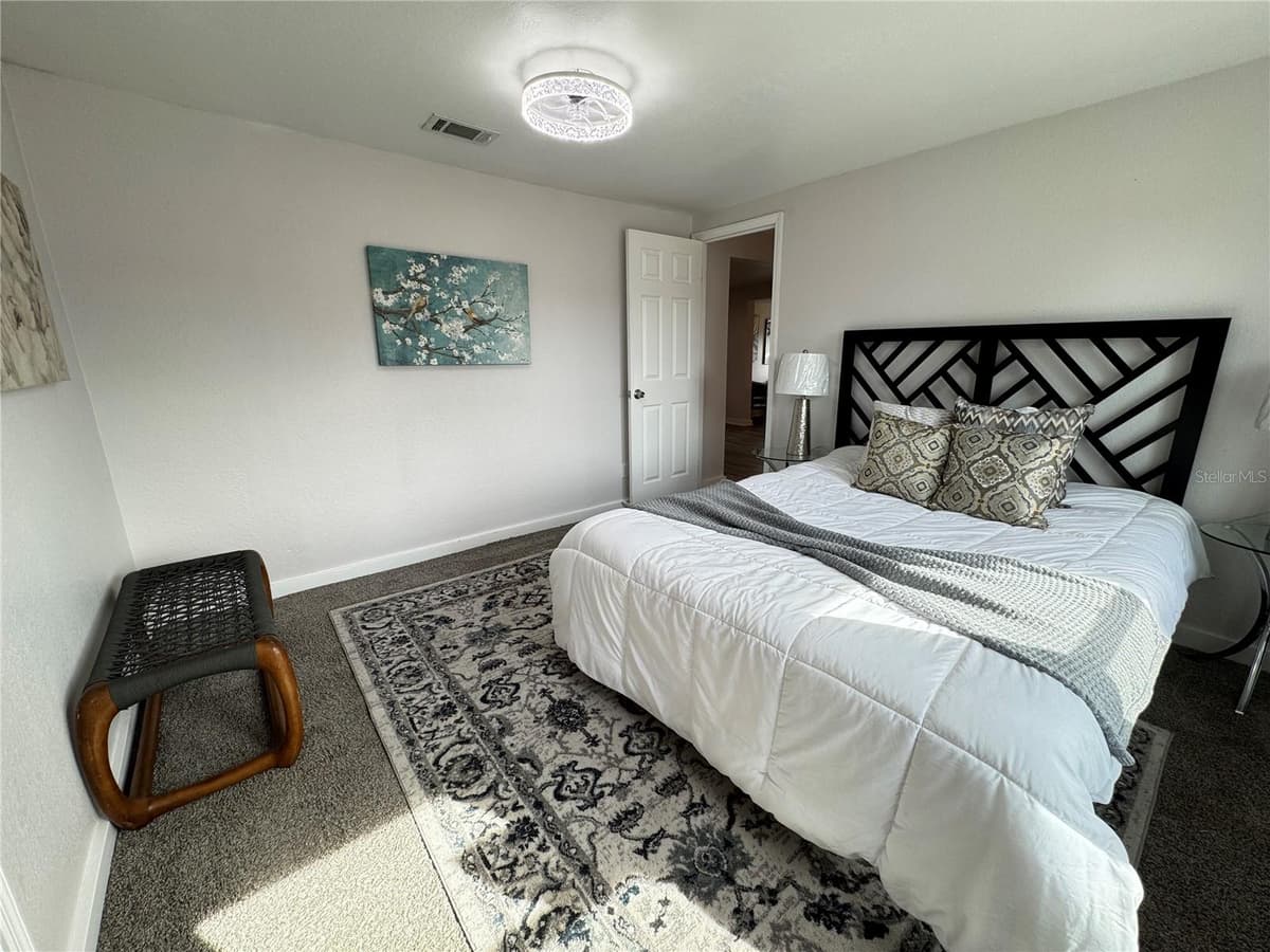 620 OAK STREET — photo 11 of 27