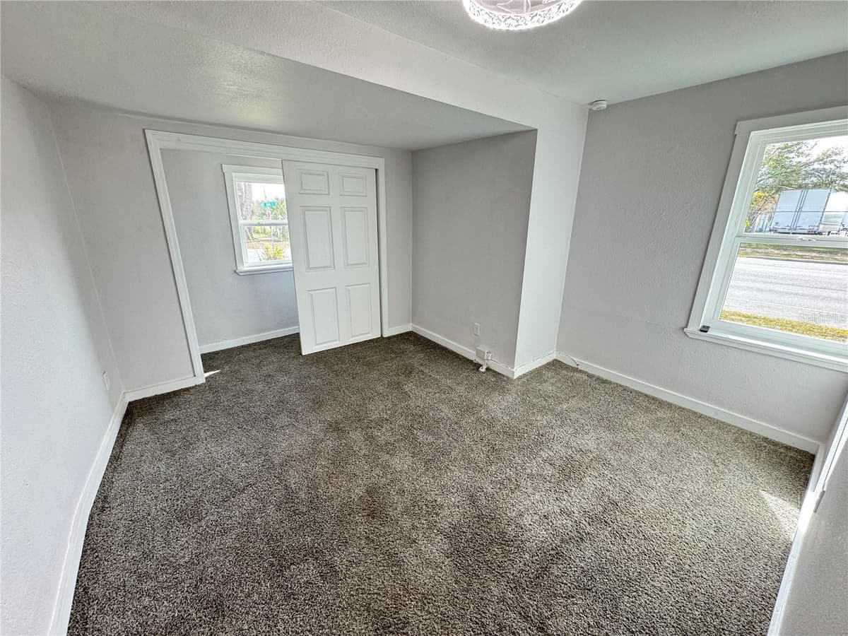 620 OAK STREET — photo 15 of 27