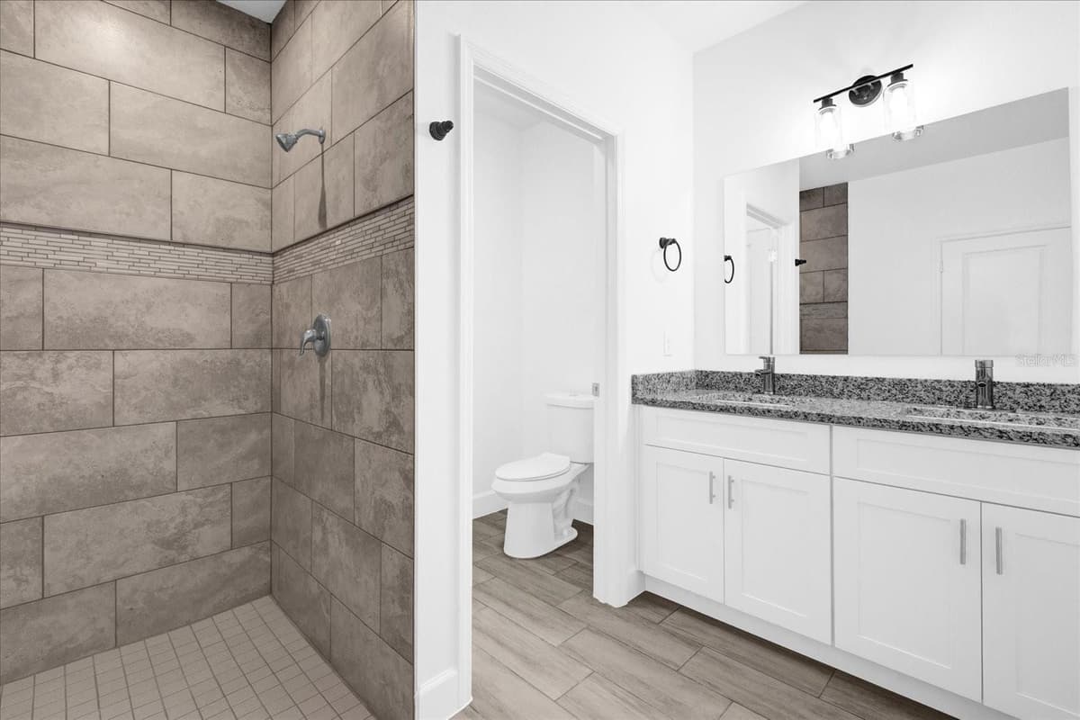 450 LAKE SHORE PARKWAY — photo 25 of 47