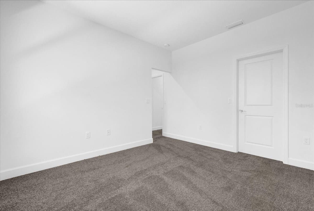 450 LAKE SHORE PARKWAY — photo 22 of 47