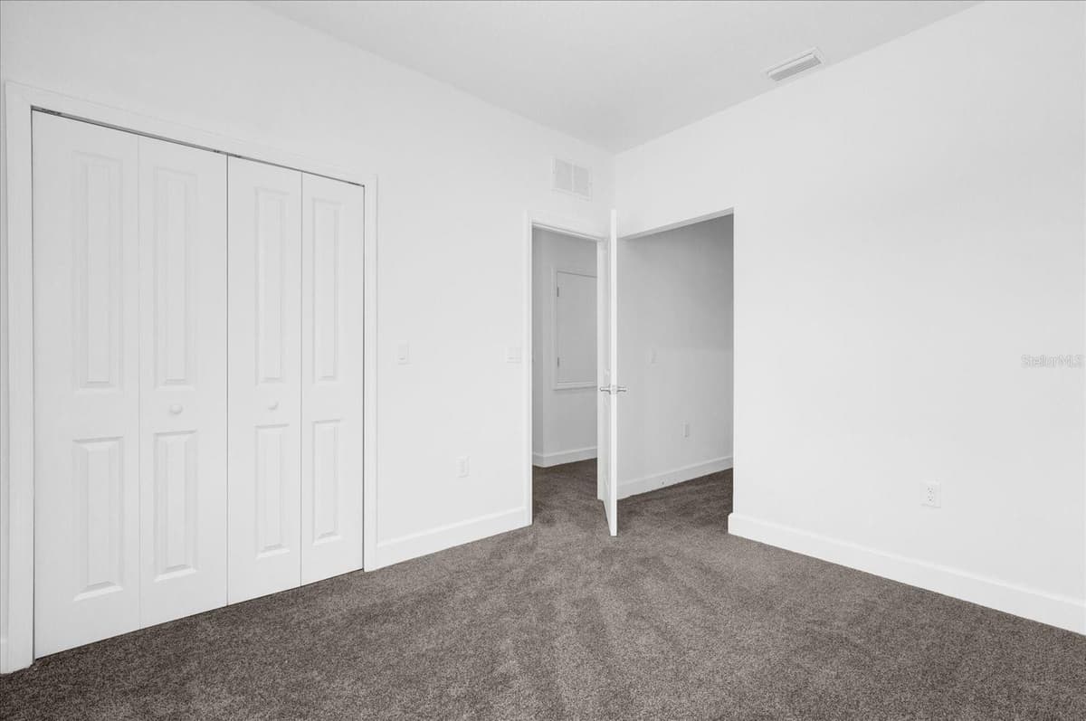 450 LAKE SHORE PARKWAY — photo 18 of 47