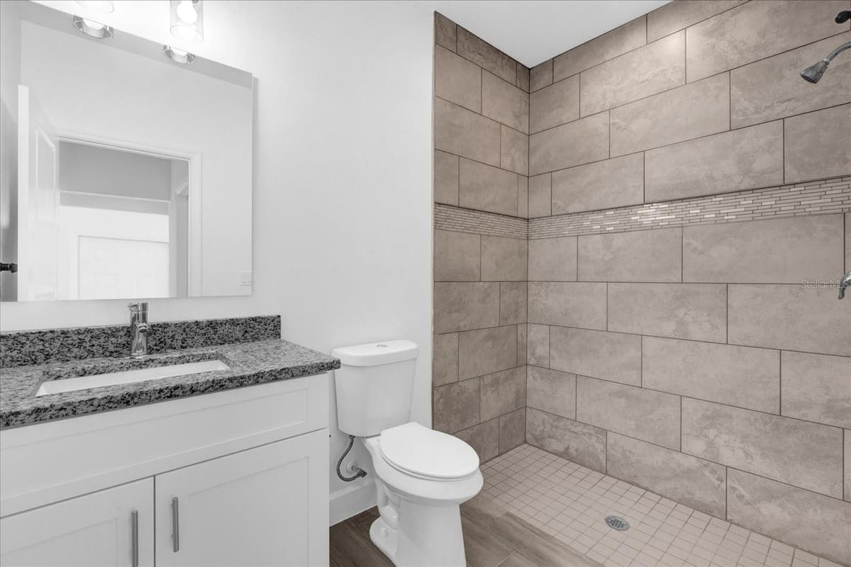450 LAKE SHORE PARKWAY — photo 15 of 47