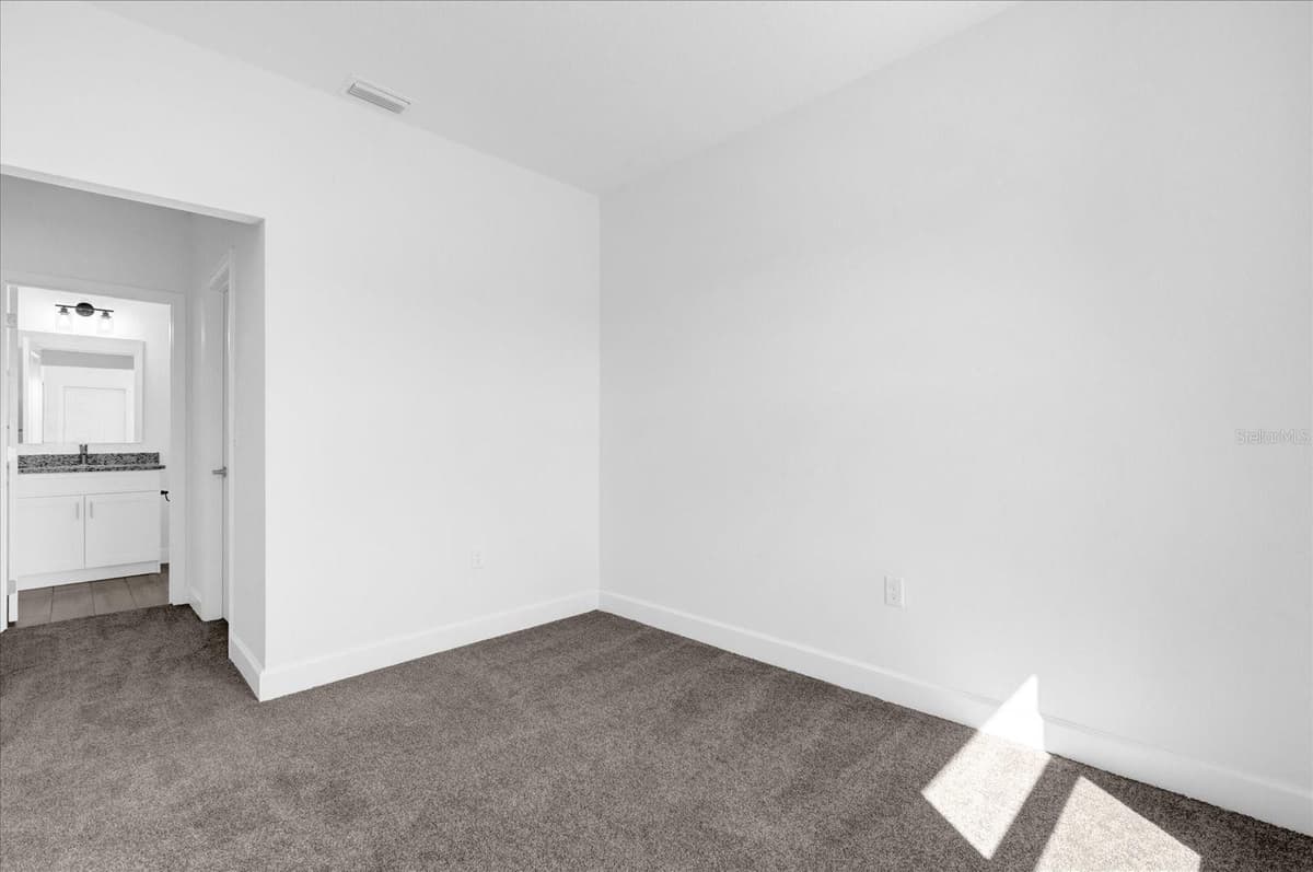 450 LAKE SHORE PARKWAY — photo 24 of 47