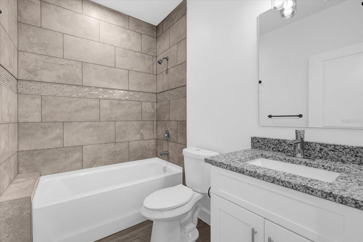 450 LAKE SHORE PARKWAY — photo 21 of 47