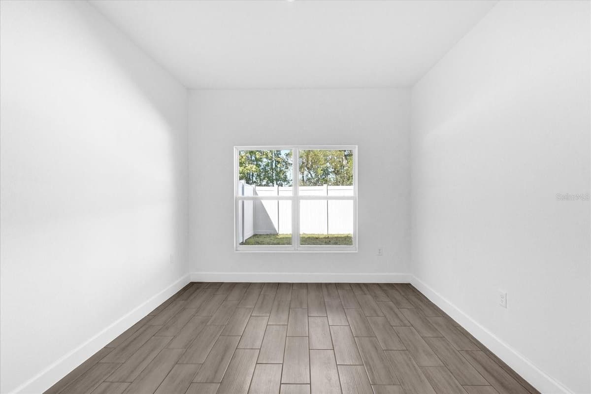 450 LAKE SHORE PARKWAY — photo 13 of 47