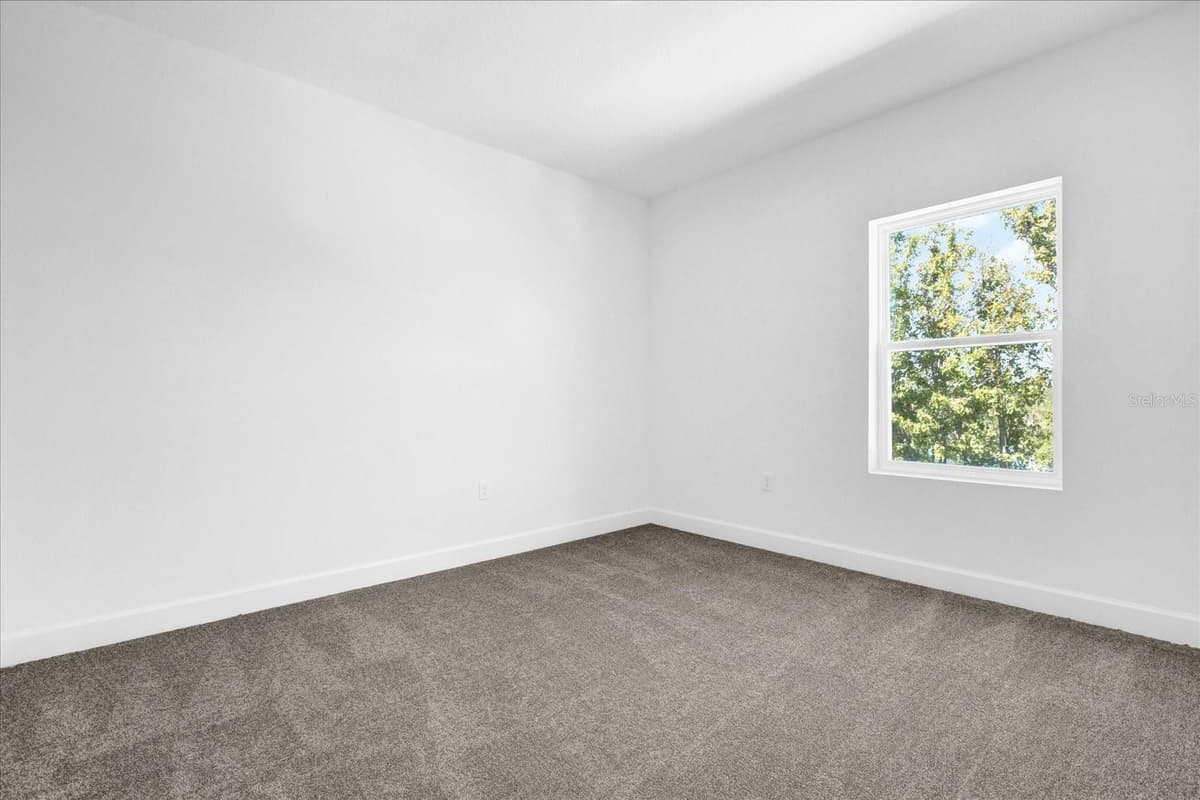 450 LAKE SHORE PARKWAY — photo 23 of 47