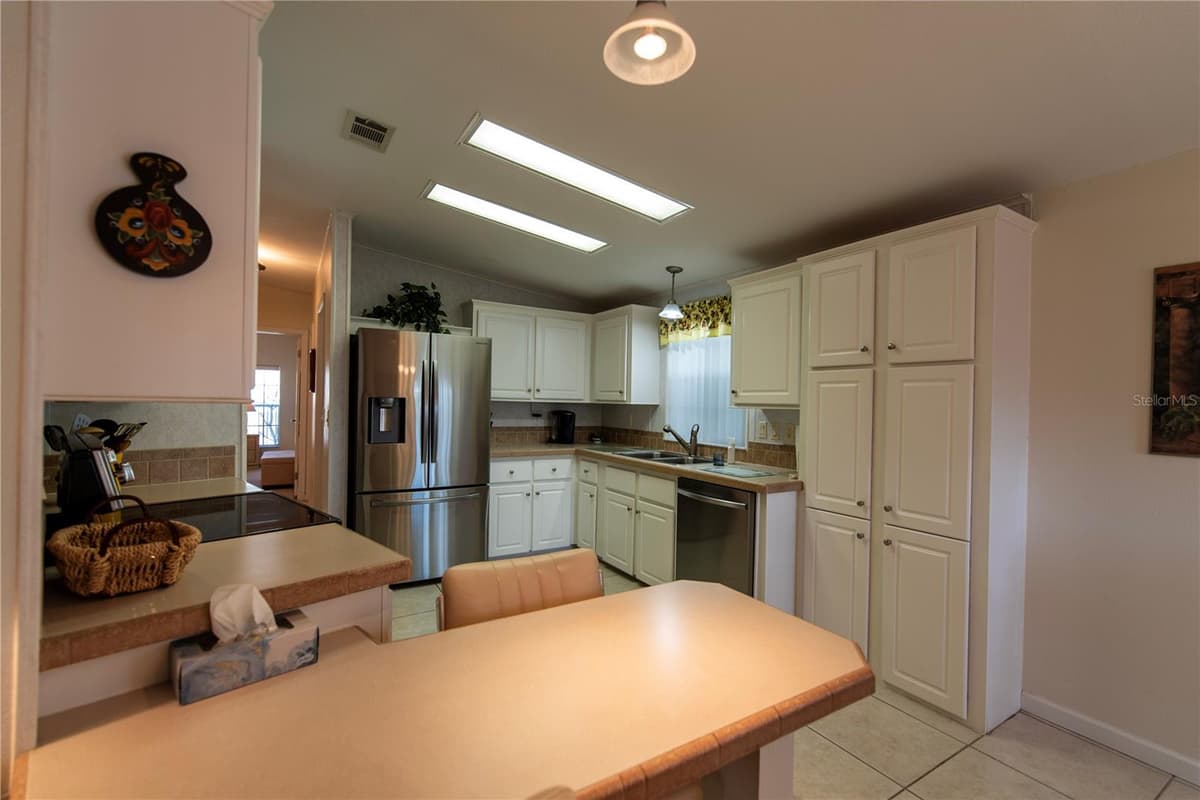 14 EMDEN CIRCLE — photo 5 of 25