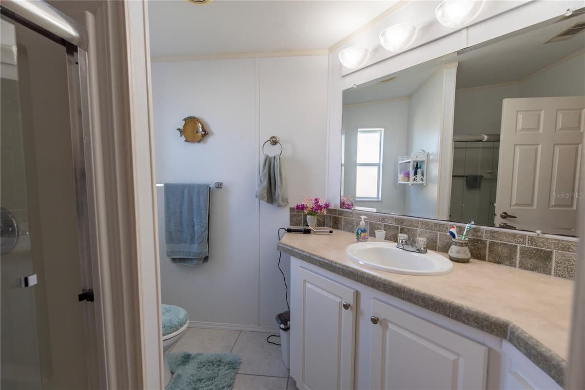 14 EMDEN CIRCLE — photo 11 of 25