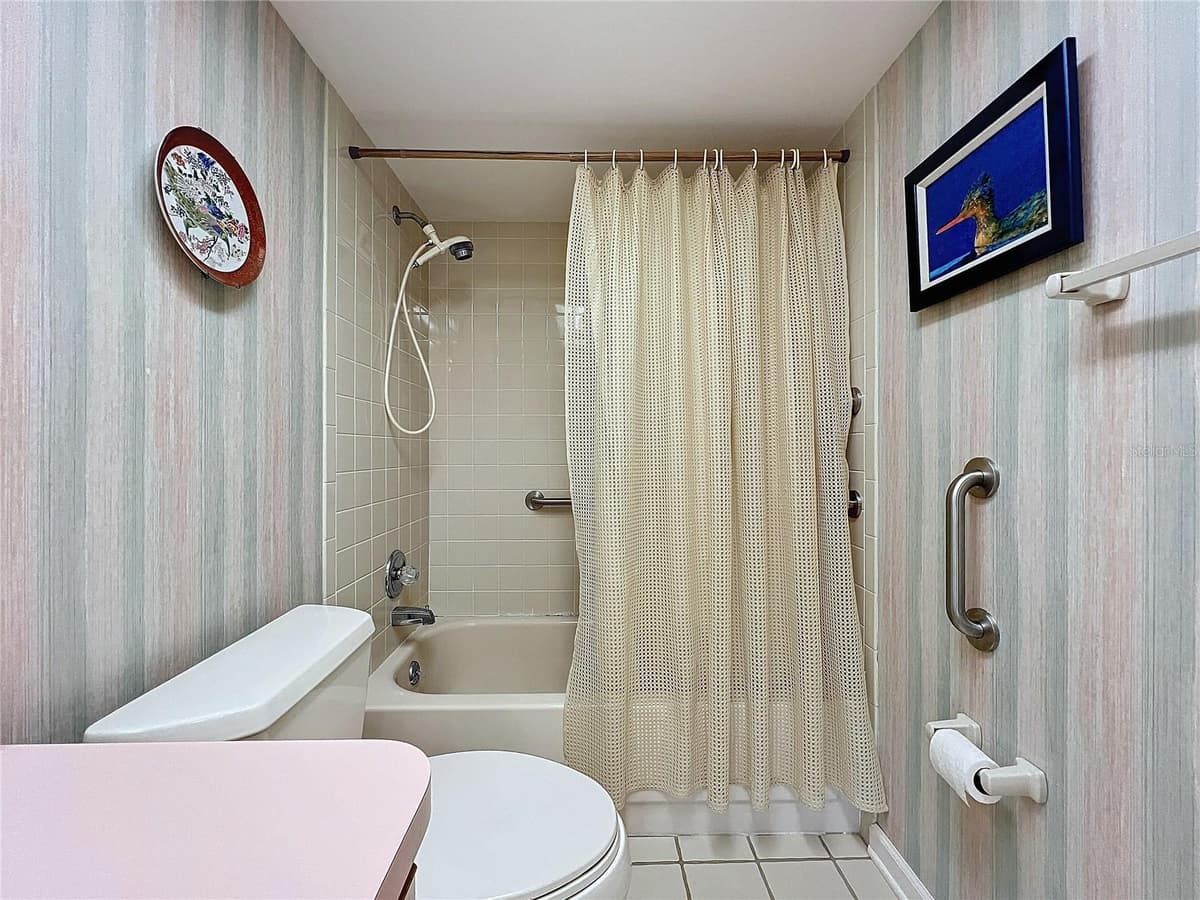 4382 MADEIRA COURT — photo 13 of 52