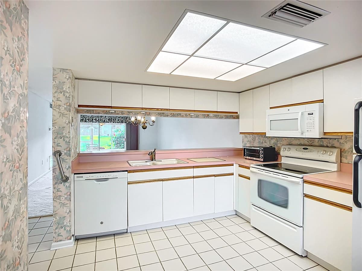 4382 MADEIRA COURT — photo 7 of 52